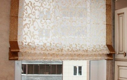 Римские шторы тюлевые в кухне с узором